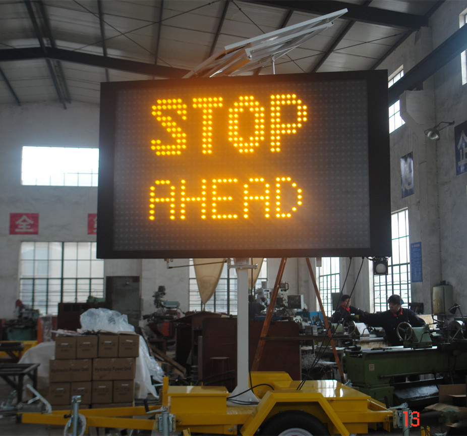 Portable Traffic Notice Message Traffic Sign Electric Hydraulic Lift System Easy Operate